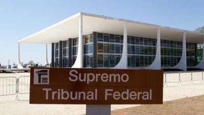 Aposentadoria compulsória não se aplica a cargos comissionados, decide Plenário do STF.